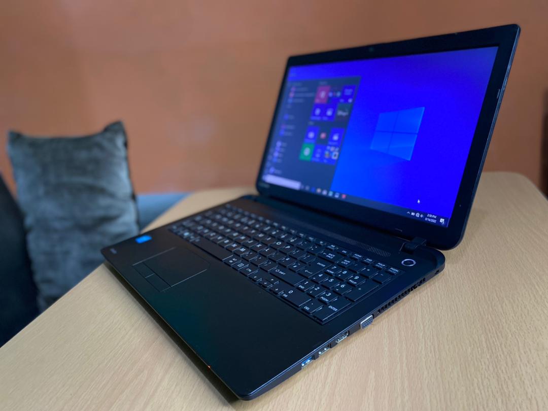 Toshiba Satellite C50-B Intel Core - 4GB RAM / 500GB HDD / Webcam / Windows 10 Pro. - Image 2